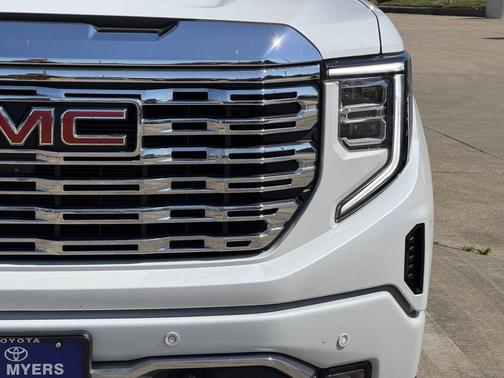 White Frost Tricoat 2025 GMC Sierra 1500 Denali