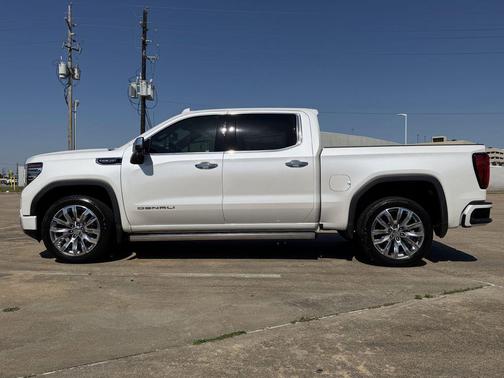 White Frost Tricoat 2025 GMC Sierra 1500 Denali