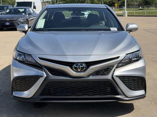 Celestial Silver Metallic 2024 Toyota Camry SE