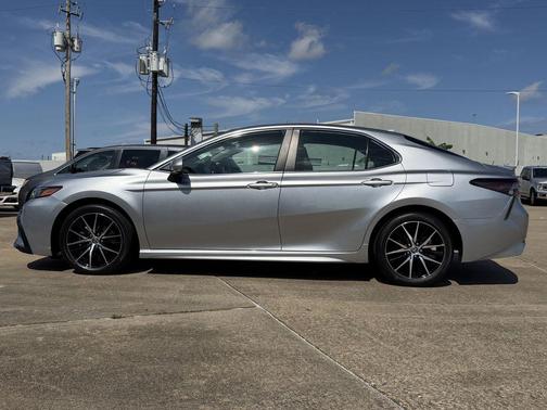 Celestial Silver Metallic 2024 Toyota Camry SE