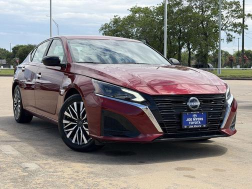 Scarlet 2025 Nissan Altima 2.5 SV