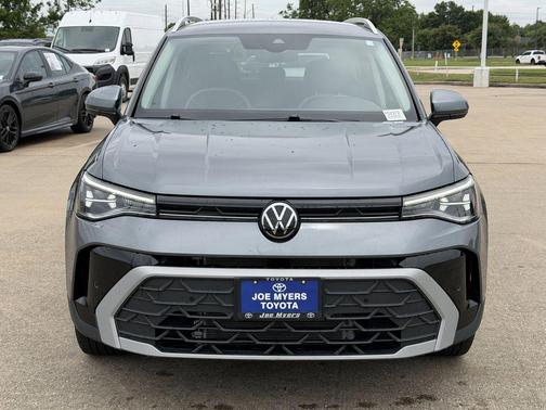 Monument Gray 2025 Volkswagen Taos 1.5T SE