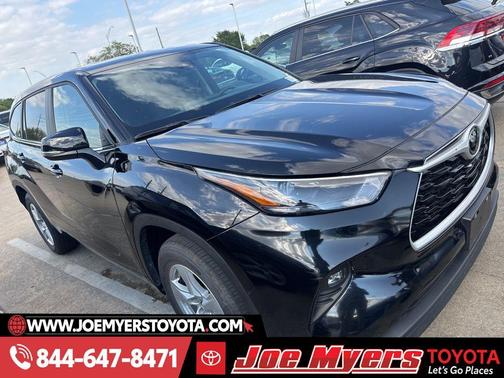 Midnight Black Metallic 2025 Toyota Highlander LE