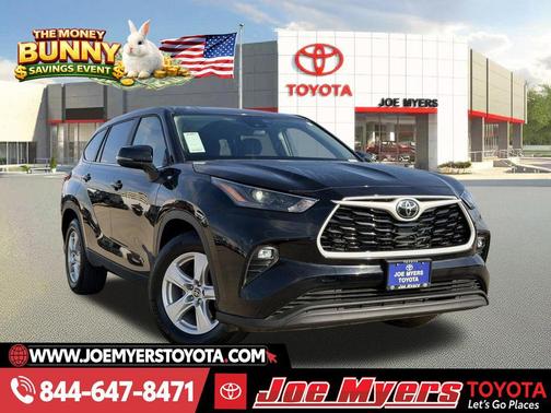 Midnight Black Metallic 2025 Toyota Highlander LE