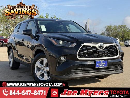 Midnight Black Metallic 2025 Toyota Highlander LE