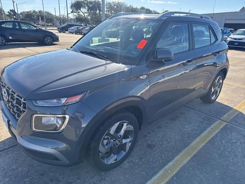 2025 Hyundai VENUE SEL