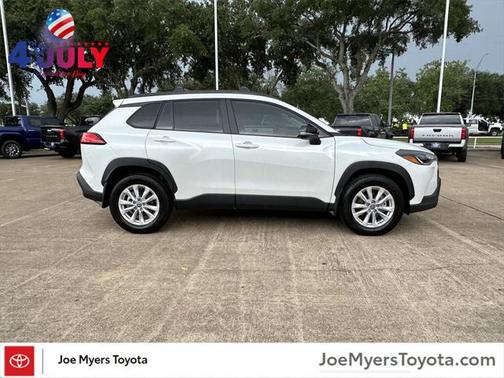 2025 Toyota Corolla Cross LE