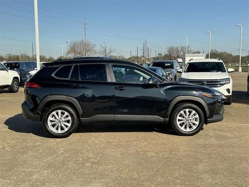 2025 Toyota Corolla Cross LE