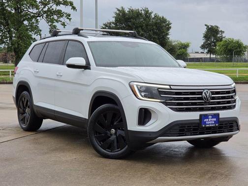 Pure White 2024 Volkswagen Atlas 2.0T SE w/Technology