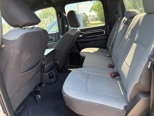 Bright White Clearcoat 2024 RAM 2500 Big Horn Crew Cab 4x4 8' Box