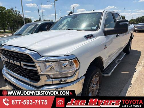 Bright White Clearcoat 2024 RAM 2500 Big Horn Crew Cab 4x4 8' Box