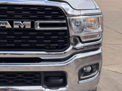 Bright White Clearcoat 2024 RAM 2500 Big Horn Crew Cab 4x4 8' Box