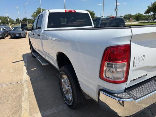 Bright White Clearcoat 2024 RAM 2500 Big Horn Crew Cab 4x4 8' Box