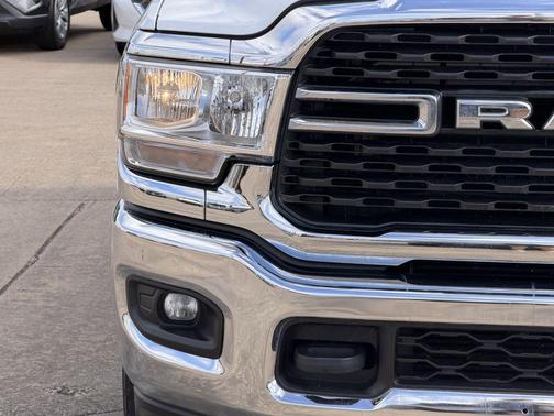 Bright White Clearcoat 2024 RAM 2500 Big Horn Crew Cab 4x4 8' Box