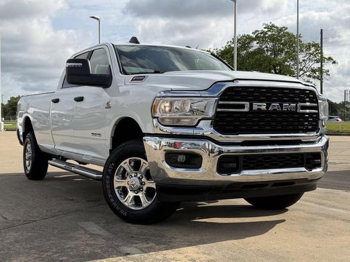 Bright White Clearcoat 2024 RAM 2500 Big Horn Crew Cab 4x4 8' Box