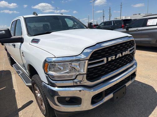 Bright White Clearcoat 2024 RAM 2500 Big Horn Crew Cab 4x4 8' Box