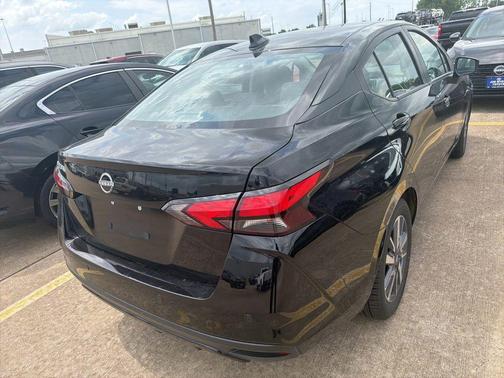Super Black Metallic 2025 Nissan Versa 1.6 SV