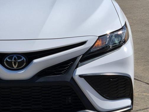 Ice 2024 Toyota Camry SE