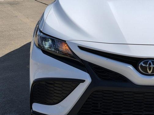 Ice 2024 Toyota Camry SE