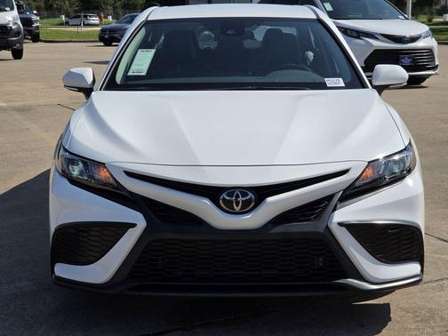 Ice 2024 Toyota Camry SE