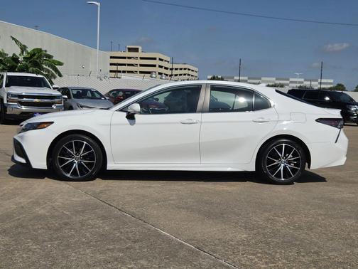 Ice 2024 Toyota Camry SE