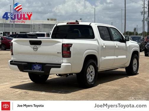 2024 Nissan Frontier SV