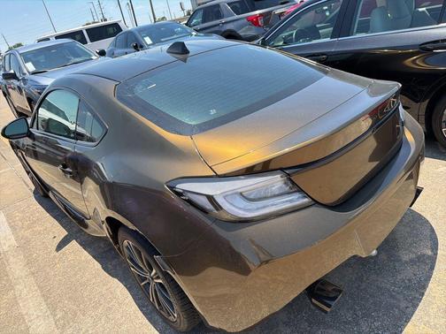 Halo 2023 Toyota GR86 Base