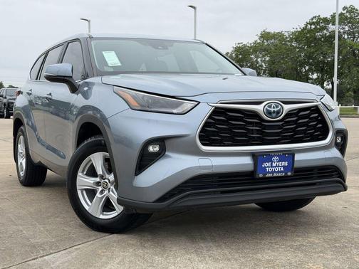 Moon Dust 2023 Toyota Highlander Hybrid LE