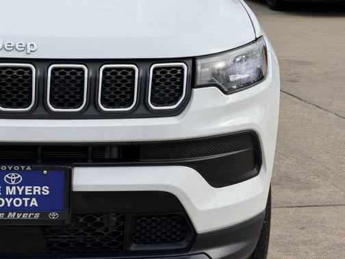 Bright White Clearcoat 2023 Jeep Compass Sport