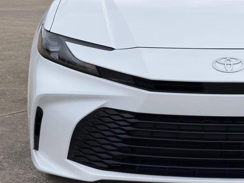 Ice Cap 2026 Toyota Camry LE