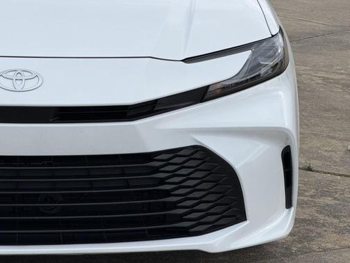 Ice Cap 2026 Toyota Camry LE