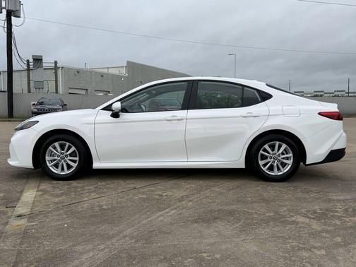 Ice Cap 2026 Toyota Camry LE
