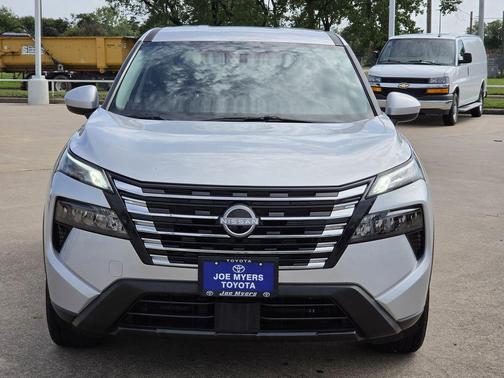 Brilliant Silver Metallic 2025 Nissan Rogue SV