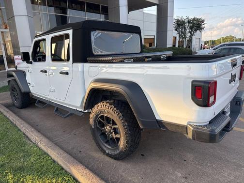 Bright White Clearcoat 2024 Jeep Gladiator Sport