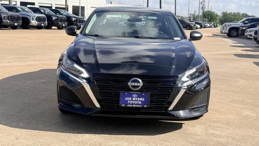 Super Black 2025 Nissan Altima 2.5 SV