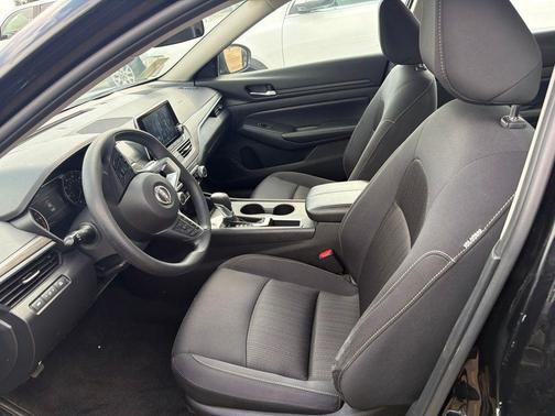 Super Black 2025 Nissan Altima 2.5 SV