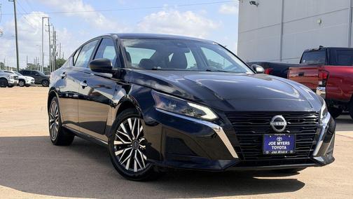 Super Black 2025 Nissan Altima 2.5 SV