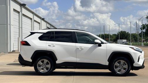 Ice Cap 2025 Toyota RAV4 XLE