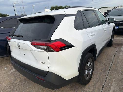 Ice Cap 2025 Toyota RAV4 XLE