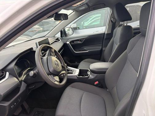 Ice Cap 2025 Toyota RAV4 XLE
