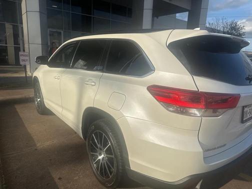 2018 Toyota Highlander SE