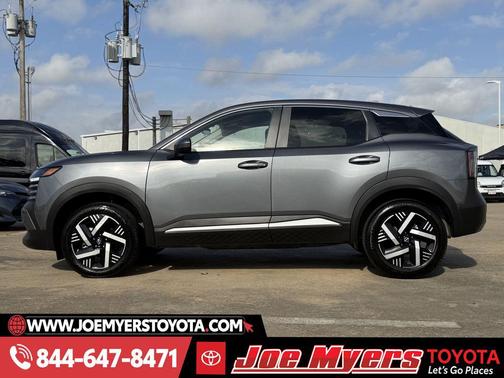 Gun Metallic 2025 Nissan Kicks SV