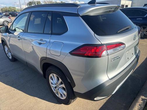 2025 Toyota Corolla Cross LE