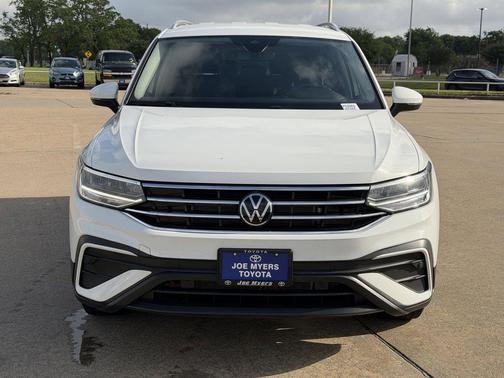 Pure White 2024 Volkswagen Tiguan 2.0T SE