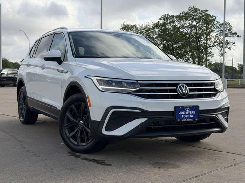 Pure White 2024 Volkswagen Tiguan 2.0T SE