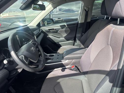 2025 Toyota Highlander LE