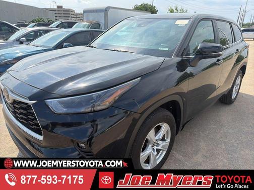 Midnight Black Metallic 2025 Toyota Highlander LE