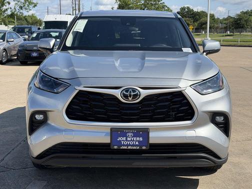 Celestial Silver Metallic 2024 Toyota Highlander LE