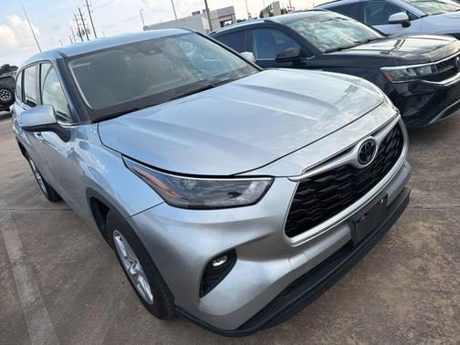 Celestial Silver Metallic 2024 Toyota Highlander LE