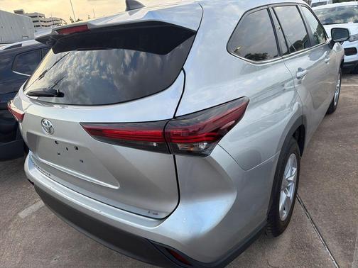 Celestial Silver Metallic 2024 Toyota Highlander LE